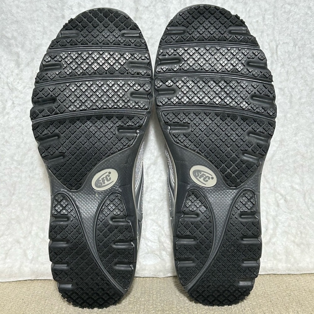 Shoes For Crews Womens Grey Silver Grip Soles Work Sneakers Shoes SZ US 8.5 NWT - Picture 8 of 11